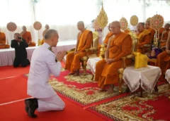 ร้อยเอ็ด…พระบาทสมเด็จพระเจ้าอยู่หัว ทรงพระกรุณาโปรดเกล้าฯ เชิญผ้าไตรแด่พระสงฆ์ในโครงการ เรือหลวงแห่งธรรมสถิตนคเรศ วัดวิมลนิวาส จังหวัดร้อยเอ็ด