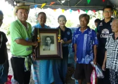 อ่างทอง-เศรษฐีใจบุญแจกข้าวสารอาหารแห้งให้ประชาชนด้อยโอกาส 3 ตำบล 400 คน พร้อมเครื่องใช้ไฟฟ้า