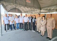 ปทุมธานี -ผู้ว่าฯ นำทีมตรวจเลือกตั้งล่วงหน้าฟิวเจอร์ฯ มวลชนทะลัก 3.5 หมื่นคน คึกคักที่สุดในจังหวัด