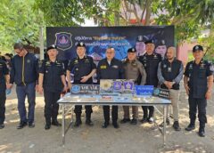 สงขลา-ปส. กองทัพเรือ ตำรวจภูธรภาค 9 นำกกลัง 100 นายบุกค้นพื้นที่เป้าหมาย 10 จุดในชุมชนจัยทร์วิโรจน์ แหล่งขายยาสำคัญ จับผู้ต้องหารายสำคัญ 6 คน กำลังสอบขยายผลหาผู้ค้ายารายใหญ่