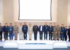 พล.ต.ท.รุทธพลฯ รัฐมนตรีว่าการกระทรวงยุติธรรม และ พล.ต.อ.ธัชชัยฯ รอง ผบ.ตร. ลงพื้นที่ตรวจระบบควบคุมการจราจรและความปลอดภัยทางทะเล จ.ชลบุรี และตรวจโรงกลั่น จ.ระยอง