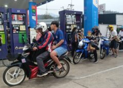 แม่ฮ่องสอน-แม่สะเรียง แห่เติมตุนน้ำมัน หลังมีกระแสข่าวปรับขึ้นราคา น้ำมันจะขาดแคลน