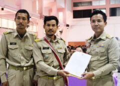 แม่ฮ่องสอน-ยื่นหนังสือขอเปิดใช้เส้นทาง “สุภัค” ผู้ใหญ่บ้านขุนแม่สอง ร่วมกับผู้นำชุมชน ตัวแทนชาวบ้าน ยืนหนังสือ ผ่าน นายอำเภอแม่สะเรียง