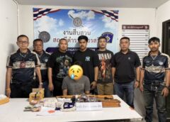 ชุมพร – เดือด! ตำรวจสวีบุกทลายแหล่งค้ายานรก รวบ “หนึ่ง ศรีบุญนาค” พร้อมของกลางยาบ้ากว่า 7 พันเม็ด อาวุธปืน-เงินสดกว่า 5 หมื่น