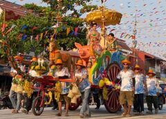 สุโขทัย-สส.โบว์เปิดประเพณีย้อนอดีตมหาสงกรานต์กรุงสุโขทัย นักท่องเที่ยวหลายเจนหลายวัยคึกคัก