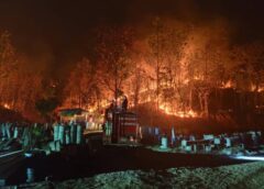 แม่ฮ่องสอน-เร่งสกัดไฟป่า สจป.1แม่ฮ่องสอน ร่วม ปภ.ทต.แม่ลาน้อย ชุดดับไฟ อ.แม่ลาน้อย นำกำลังพร้อมรถบรรทุกน้ำสกัดดับไฟป่าลุกลามใกล้ชุมชน