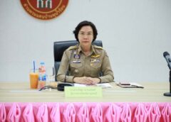 กาญจนบุรี-ผู้ว่าฯ กาญจนบุรี ลงพื้นที่ด่านพุน้ำร้อนยกระดับการกระตุ้นเศรษฐกิจ สั่งคุมเข้มปราบปรามสิ่งผิดกฎหมาย แรงงานเถื่อน และขบวนการจีนเทาแก๊งค์สแกรมเมอร์..