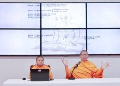 ปทุมธานี- ฝึกสมาธิสู่ความสงบ ต่างชาติร่วมปฏิบัติธรรมที่วัดพระธรรมกายดะนีดิน นิวซีแลนด์