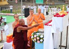 พลังศรัทธาข้ามแดน! มหาสังฆทาน 135 รูป จุดประทีปธรรมกลางแดนพุทธภูมิ