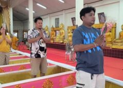 นครนายก โค้งสุดท้ายหนุ่มใหญ่พร้อมญาติเดินทางจากต่างจังหวัดเข้าพิธีนอนโลงศพต่อดวงชะตาชีวิต พร้อมส่องเลขเด็ดขอบโลงใกล้วันหวยออก
