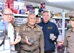 รอง ผบ.ตร. เดินหน้าปราบปรามเครือข่ายบุหรี่ไฟฟ้าออนไลน์ สั่ง บช.สอท. ทลายโกดังย่านประเวศ จับกุมเครือข่ายได้ทั้งขบวนการ ยึดของกลางกว่า 200,000 ชิ้น
