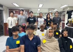 ตม.1 ทลายแหล่งที่พักต่างด้าวโอเวอร์สเตย์ย่านทุ่งครุ รวบ 13 ปากีสถาน อยู่เกินกว่ากฎหมายกำหนด พร้อมดำเนินการเอาผิดผู้ดูแลที่พักตามมาตรา 38 กฎหมายคนเข้าเมือง