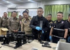 ผบ.ตร. ชื่นชมตำรวจจราจร สภ.นาจอมเทียน ไหวพริบเยี่ยม! ขยายผลจับกุมชาวต่างชาติครอบครองอาวุธสงคราม-วัตถุระเบิดจำนวนมาก