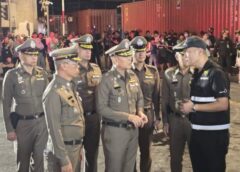 ผบ.ตร. ลงพื้นที่เกิดเหตุรถไฟชนรถเมล์ สั่ง 5 มาตรการ ดูแล เร่งสืบสวนสอบสวน พิสูจน์ทราบสาเหตุ ระบบสัญญาณ-ไม้กั้น พร้อมประสานการรถไฟฯ วางแนวทางป้องกันเชิงรุก เข้มงวดห้ามหยุดรถคร่อมรางเด็ดขาด