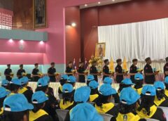 ชุมพร –   ปลาบปลื้มในพระมหากรุณาธิคุณ! นศท.ชุมพร 455 นาย รับมอบหมวกและผ้าพันคอจิตอาสาพระราชทาน สำนึกในพระราชปณิธาน “เราทำความดี ด้วยหัวใจ”
