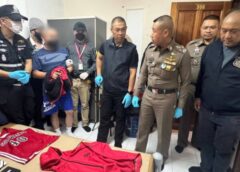 “พล.ต.อ.สำราญฯ” นำทีมตรวจค้นห้องพักผู้ต้องหาส่งยาเสพติดให้แอร์โฮสเตสสาว พบเศษผ้าต้องสงสัยมีผงสีขาวติดอยู่จำนวนมาก เร่งเก็บหลักฐานส่งพิสูจน์