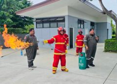 ชลบุรี-เทศบาลบางละมุงซ้อมแผนอัคคีภัยในสถานศึกษา เสริมทักษะครู–นักเรียน รับมือเหตุฉุกเฉิน