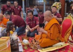 เพชรบุรี-ชมรมพระเครื่องจังหวัดเพชรบุรีจัดพิธีพุทธาภิเษก พระบูชาหลวงพ่อแดง รตฺโดยมีพระเกจิคณาจารย์จังหวัดเพชรบุรี ร่วมนั่งปรกอธิษฐานจิต