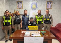 ชุมพร – ซิ่งหนีไม่รอด! ตำรวจทางหลวงชุมพรไล่ล่า หนุ่มควบเวฟแต่งซิ่งพุ่งชนเสาไฟ รวบคาเพชรเกษม ยึดไอซ์ 1.1 กก. ยาบ้า 61 เม็ด สารภาพรับจ้างส่งยานรกให้เครือข่าย