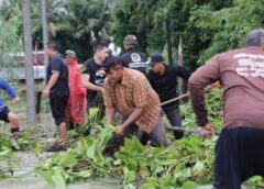 บุรีรัมย์- นอภ.บ้านกรวด นำจิตอาสาลงช่วยเหลือ ปชช.พื้นที่ประสบภัยอุทกภัย