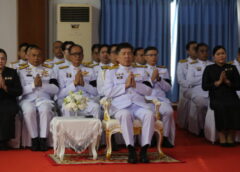 ชาวชุมพรพร้อมใจน้อมรำลึกพระมหากรุณาธิคุณ “พระพันปีหลวง” ผู้ว่าฯ นำประกอบพิธีบำเพ็ญกุศล ถวายดอกไม้จันทน์ และตักบาตร ถวายเป็นพระราชกุศล