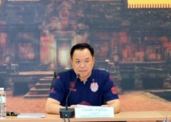 บุรีรัมย์ -อนุทินสวมเสื้อบุรีรัมย์บินด่วนช่วยน้ำท่วมตรงกับวันเกิดเนวิน
