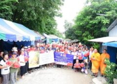 ปทุมธานี- วัดพระธรรมกายส่งต่อความช่วยเหลือ มอบถุงยังชีพ 500 ชุด ถึงมือผู้ประสบภัยน้ำท่วมนครสวรรค์