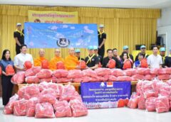 ปทุมธานี-วัดพระธรรมกายร่วมกับ ตชด.ภาค 1 มอบถุงยังชีพ 500 ชุด ช่วยผู้สูงอายุ ผู้ป่วย ผู้พิการที่ประสบภัยน้ำท่วมอำเภอหนองเสือ