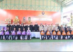 นครนายก – มูลนิธิอาสาเพื่อนพึ่ง (ภาฯ) ยามยาก สภากาชาดไทย เชิญถุงยังชีพพระราชทาน 4,200 ถุง ช่วยเหลือผู้ประสบอุทกภัย