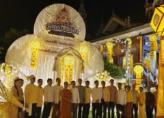 แม่ฮ่องสอน-เริ่มแล้ว เปิดสวิตช์แห่งความสว่างไสวโคมไฟ งาน “ออกหว่านี้ที่วัดศรีบุญเรือง” จุดเริ่มต้นฤดูกาลท่องเที่ยวงานประเพณีออกหว่า อ.แม่สะเรียง