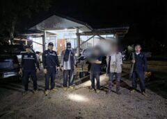 แม่ฮ่องสอน-สจป.1 แม่ฮ่องสอน ลาดตระเวนบนเส้นทางหลวง 108 จ๊ะเอ๋กระบะ อำพรางไม้แปรรูป สกัดจับพร้อมผู้ต้องหา 2 ราย เส้นทางห้วยหยวก-แม่ลาหลวง อ.แม่ลาน้อย