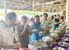 ตราด-!แห่ตักบาตรเทโวล่วงหน้าวัดตะกาดร่วมสุข ต.ไม้รูด อ.คลองใหญ่ จ.ตราด