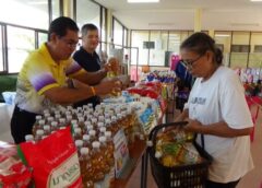 อ่างทอง/ประชาชนตลาดใหม่ ขอบคุณรัฐบาล ที่นำสินค้าราคาถูกมาจำหน่าย ใน “โครงการไทยช่วยไทยลดค่าครองชีพ”